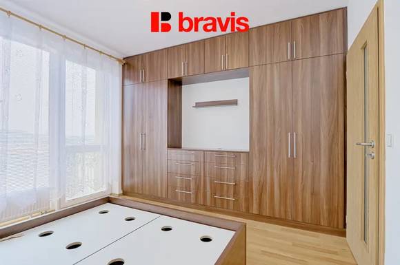 Prodej velmi pěkného bytu 2+kk, Brno - Slatina, zařízený, vyhrazené parkování, balkon