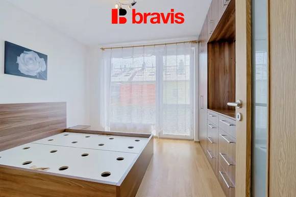 Prodej velmi pěkného bytu 2+kk, Brno - Slatina, zařízený, vyhrazené parkování, balkon