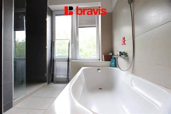 Pronájem slunného bytu 2+kk, Brno - střed, ul. Úvoz, 72,2 m2, zařízený, balkon, komora, klimatizace, klidné bydlení v blízkosti centra