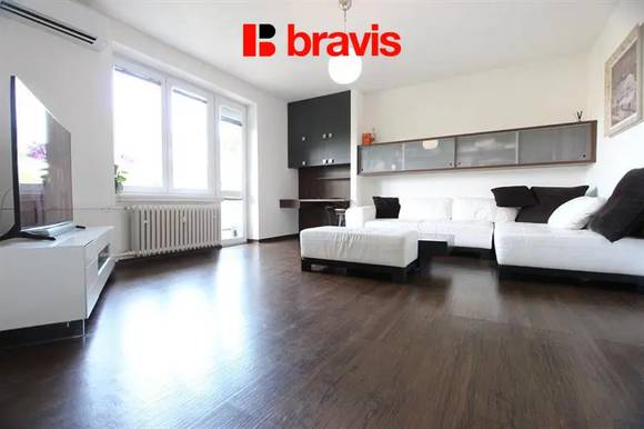 Pronájem slunného bytu 2+kk, Brno - střed, ul. Úvoz, 72,2 m2, zařízený, balkon, komora, klimatizace, klidné bydlení v blízkosti centra
