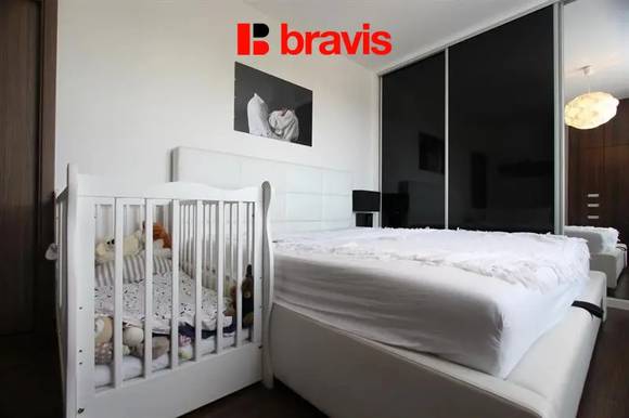 Pronájem slunného bytu 2+kk, Brno - střed, ul. Úvoz, 72,2 m2, zařízený, balkon, komora, klimatizace, klidné bydlení v blízkosti centra