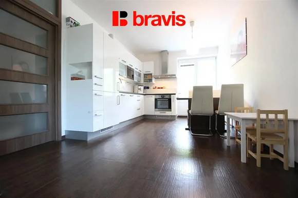 Pronájem slunného bytu 2+kk, Brno - střed, ul. Úvoz, 72,2 m2, zařízený, balkon, komora, klimatizace, klidné bydlení v blízkosti centra