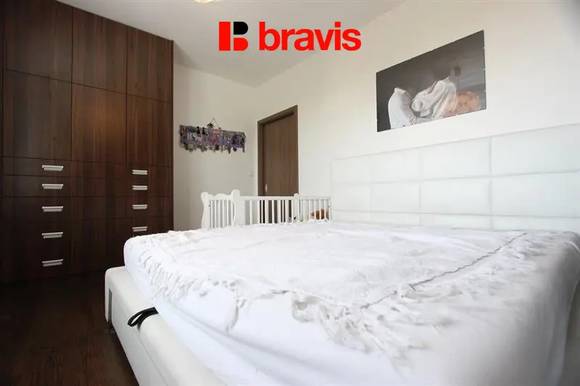 Pronájem slunného bytu 2+kk, Brno - střed, ul. Úvoz, 72,2 m2, zařízený, balkon, komora, klimatizace, klidné bydlení v blízkosti centra