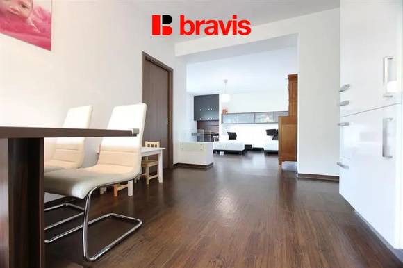 Pronájem slunného bytu 2+kk, Brno - střed, ul. Úvoz, 72,2 m2, zařízený, balkon, komora, klimatizace, klidné bydlení v blízkosti centra