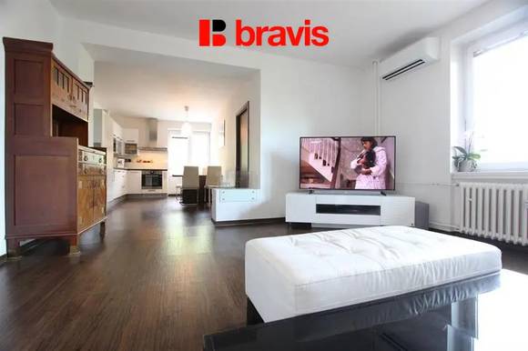 Pronájem slunného bytu 2+kk, Brno - střed, ul. Úvoz, 72,2 m2, zařízený, balkon, komora, klimatizace, klidné bydlení v blízkosti centra