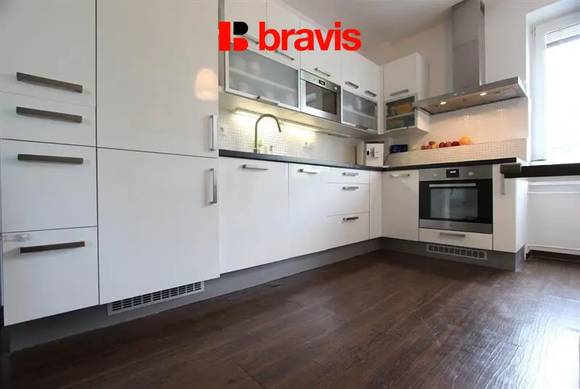 Pronájem slunného bytu 2+kk, Brno - střed, ul. Úvoz, 72,2 m2, zařízený, balkon, komora, klimatizace, klidné bydlení v blízkosti centra