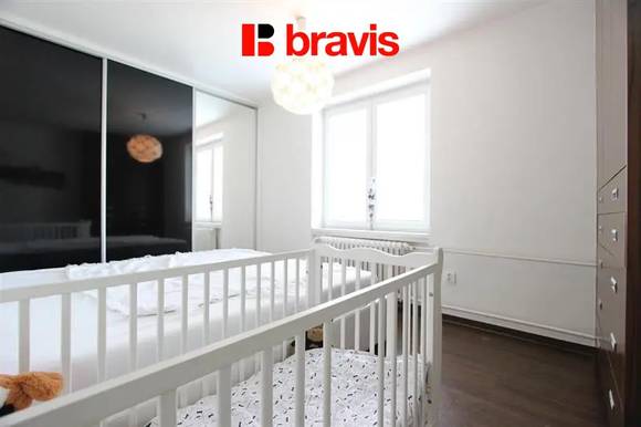 Pronájem slunného bytu 2+kk, Brno - střed, ul. Úvoz, 72,2 m2, zařízený, balkon, komora, klimatizace, klidné bydlení v blízkosti centra