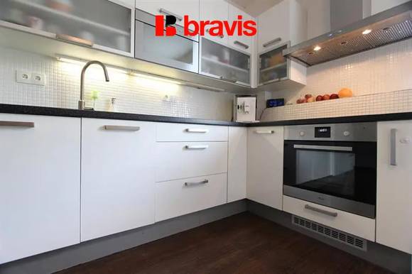 Pronájem slunného bytu 2+kk, Brno - střed, ul. Úvoz, 72,2 m2, zařízený, balkon, komora, klimatizace, klidné bydlení v blízkosti centra
