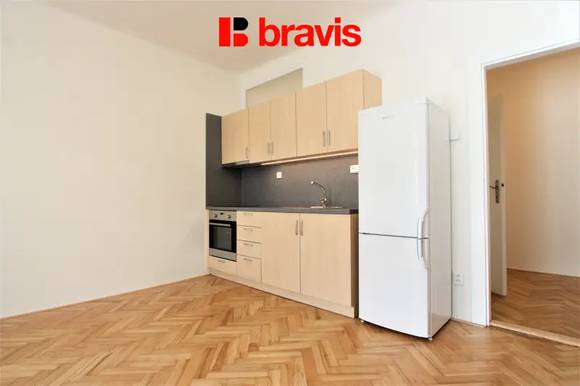 Pronájem bytu 1+kk, Brno - střed, ul. Kounicova, částečně zařízený, balkon