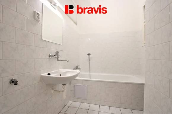 Pronájem bytu 1+kk, Brno - střed, ul. Kounicova, částečně zařízený, balkon