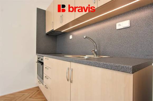 Pronájem bytu 1+kk, Brno - střed, ul. Kounicova, částečně zařízený, balkon