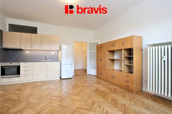Pronájem bytu 1+kk, Brno - střed, ul. Kounicova, částečně zařízený, balkon
