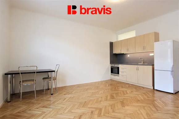 Pronájem bytu 1+kk, Brno - střed, ul. Kounicova, částečně zařízený, balkon