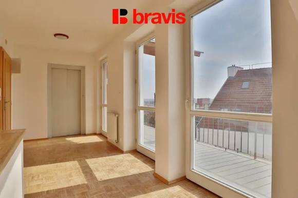 Pronájem prostorného bytu 1+kk , 66,4m2, ulice Vinohrady , Brno - Štýřice, terasa 10m2