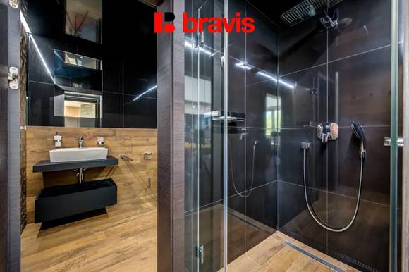 Pronájem luxusního mezonetového bytu 3+kk, ul. Soukenická, Brno - Staré Brno, vybavený, balkon, terasa, vířivka, 2x parkování