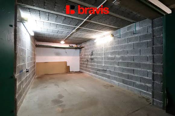 Pronájem garáže 16 m² v uzamčeném objektu, ul. Petra Křivky,Brno - Nový Lískovec, elektřina