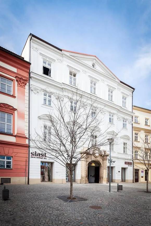 Pronájem obchodního prostoru s výlohami Zelném trhu v centru Brna, lukrativní lokalita