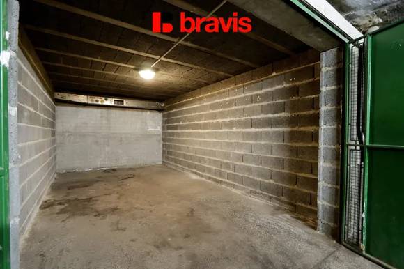Pronájem garáže 16 m² v uzamčeném objektu, ul. Petra Křivky,Brno - Nový Lískovec, elektřina