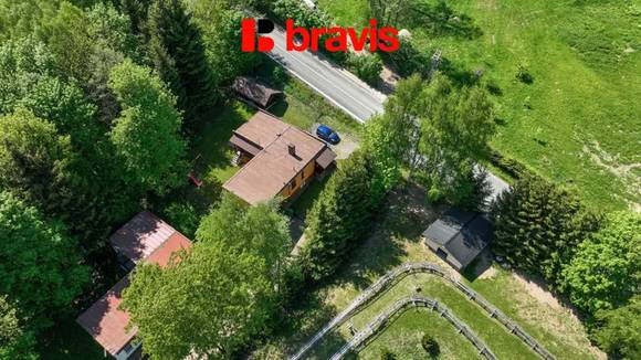 Investiční rekreační objekt u přehrady Pastviny, 2 samostatné apartmány, zavedená klientela, velmi dobrý stav