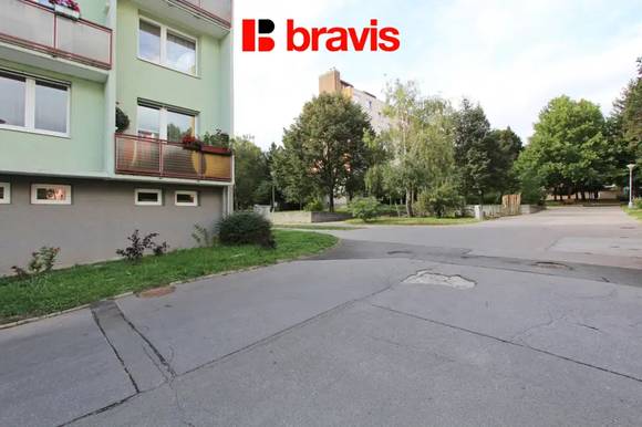 Pronájem bytu 1+1, ul. Olbrachtovo nám., Brno - Komín, balkon, částečně zařízený