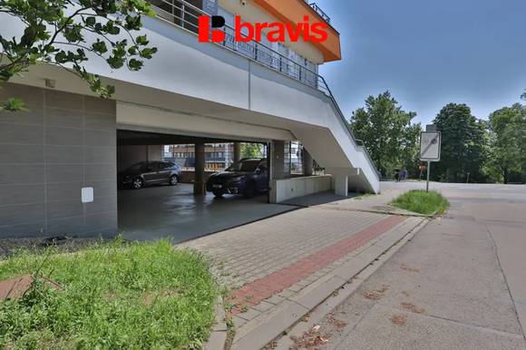 Pronájem garážové stání, 13 m² - Brno - Černá Pole