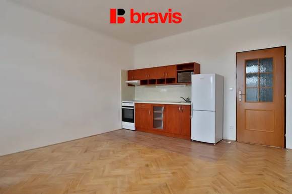 Pronájem bytu 1+kk, Brno - střed, ul. Kounicova, částečně zařízený, balkon, komora, výhled na hrad Špilberk