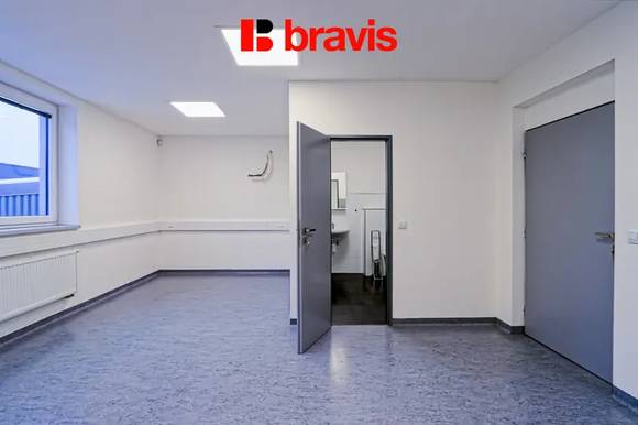 Podnájem kanceláře 29,5m² v nové administrativní budově v Popůvkách u Brna