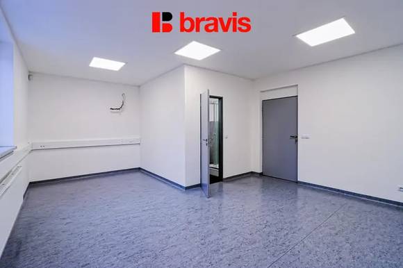 Podnájem kanceláře 29,5m² v nové administrativní budově v Popůvkách u Brna