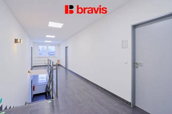 Podnájem kanceláře 29,5m² v nové administrativní budově v Popůvkách u Brna