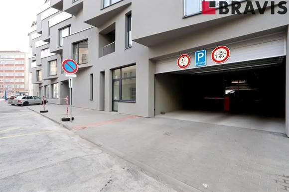 Pronájem dvou garážových stání, ul. Křenová, Brno - Trnitá