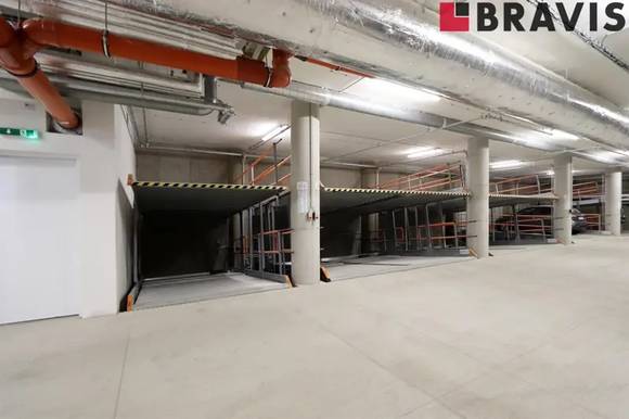 Pronájem dvou garážových stání, ul. Křenová, Brno - Trnitá
