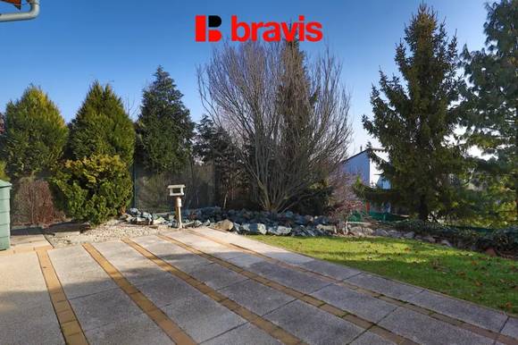 Pronájem RD 4+kk, Moravany u Brna, zahrada, terasa, garáž, šatna
