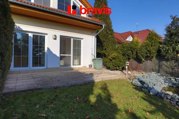 Pronájem RD 4+kk, Moravany u Brna, zahrada, terasa, garáž, šatna