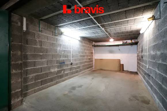 Pronájem garáže 16 m² v uzamčeném objektu, ul. Petra Křivky,Brno - Nový Lískovec, elektřina