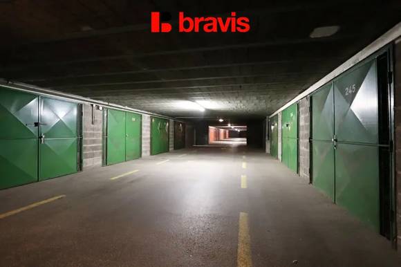 Pronájem garáže 16 m² v uzamčeném objektu, ul. Petra Křivky,Brno - Nový Lískovec, elektřina