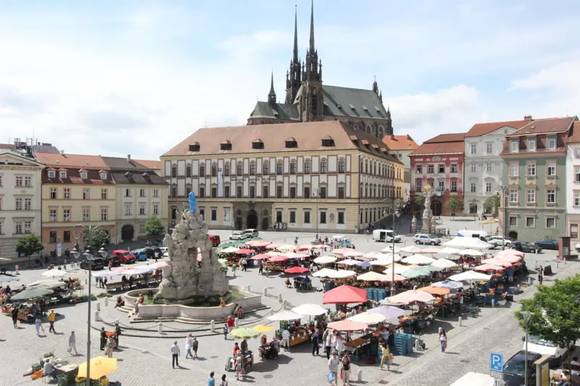 Pronájem reprezentativní kanceláře, 25,1 m2 + 12,95 m2, v historickém jádru Brna na Zelném trhu