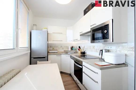 Pronájem bytu 1+1, ul. Loosova, Brno - Lesná, sklep, po rekonstrukci, zařízený