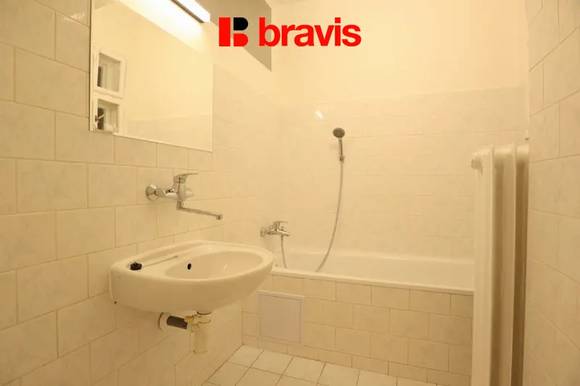 Pronájem bytu 1+kk, Brno - střed, ul. Kounicova, částečně zařízený, balkon, komora, výhled na hrad Špilberk