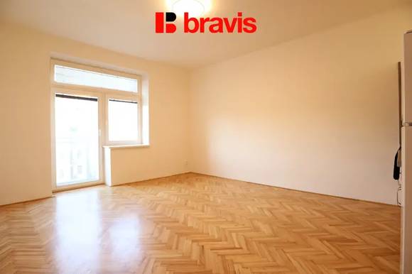 Pronájem bytu 1+kk, Brno - střed, ul. Kounicova, částečně zařízený, balkon, komora, výhled na hrad Špilberk