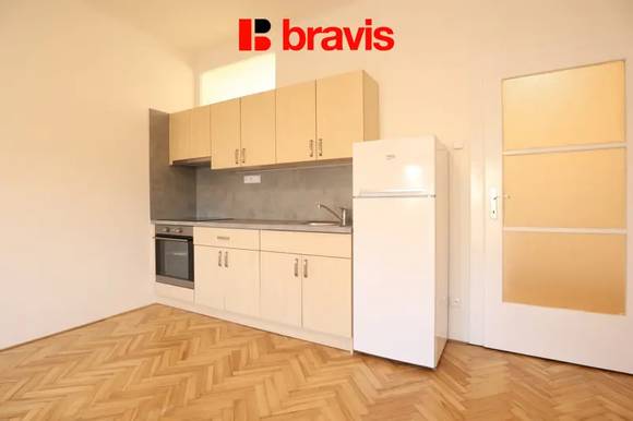 Pronájem bytu 1+kk, Brno - střed, ul. Kounicova, částečně zařízený, balkon, komora, výhled na hrad Špilberk