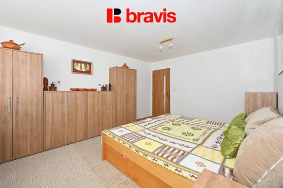 Prodej rodinného domu - Lysice - zahrada 999 m² - 3 bytové jednotky