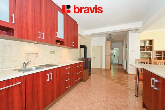 Prodej rodinného domu - Lysice - zahrada 999 m² - 3 bytové jednotky