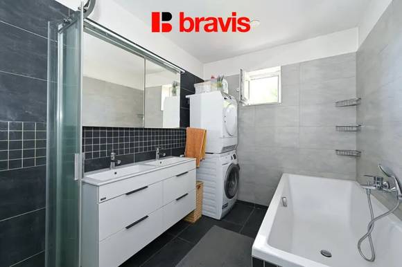 Prodej rodinného domu - Lysice - zahrada 999 m² - 3 bytové jednotky