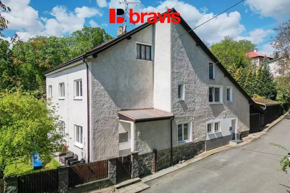 Prodej rodinného domu - Lysice - zahrada 999 m² - 3 bytové jednotky