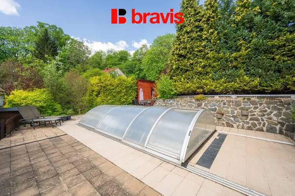 Prodej rodinného domu - Lysice - zahrada 999 m² - 3 bytové jednotky