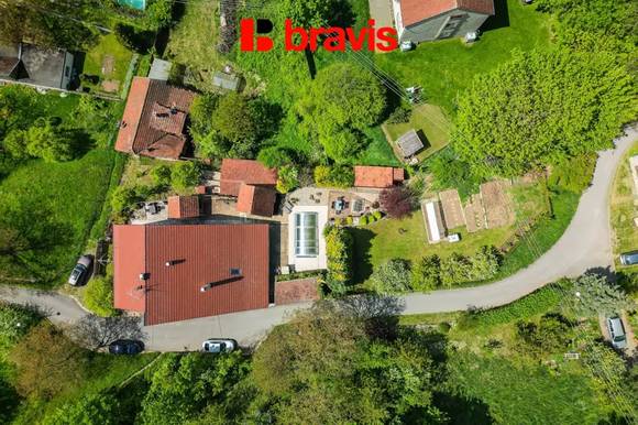 Prodej rodinného domu - Lysice - zahrada 999 m² - 3 bytové jednotky