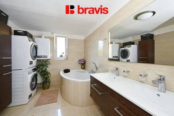 Prodej rodinného domu - Lysice - zahrada 999 m² - 3 bytové jednotky