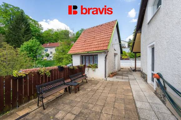 Prodej rodinného domu - Lysice - zahrada 999 m² - 3 bytové jednotky