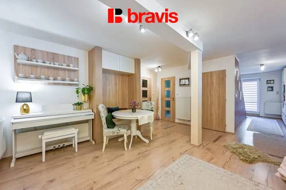 Prodej rodinného domu - Lysice - zahrada 999 m² - 3 bytové jednotky