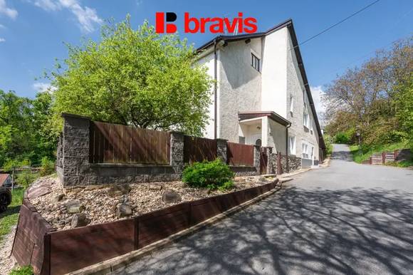 Prodej rodinného domu - Lysice - zahrada 999 m² - 3 bytové jednotky